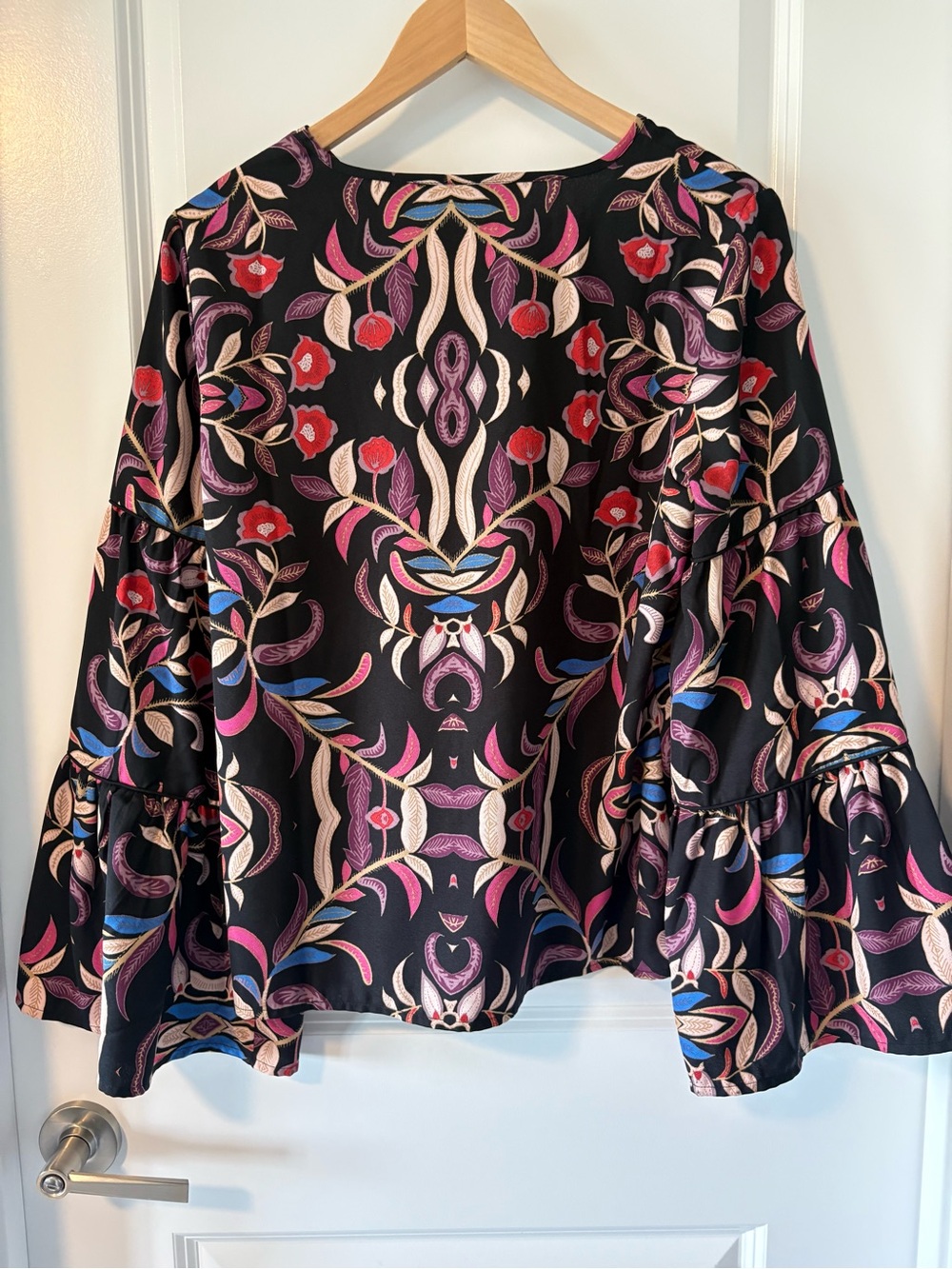 Vero Moda Gyana Floral Bell Sleeve Blouse Medium Black Multicolor - Picture 2 of 9